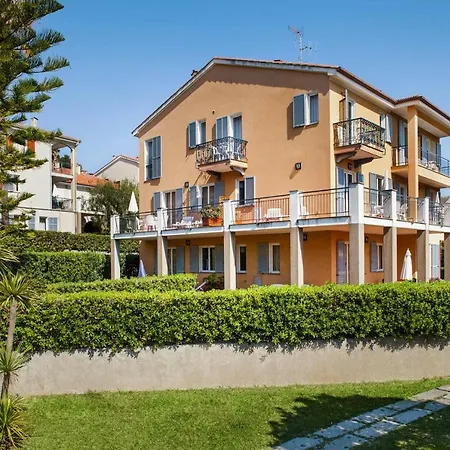 Appartement Il Borgo Della Rovere San Bartolomeo Al Mare Ili011004 Cye Oneglia